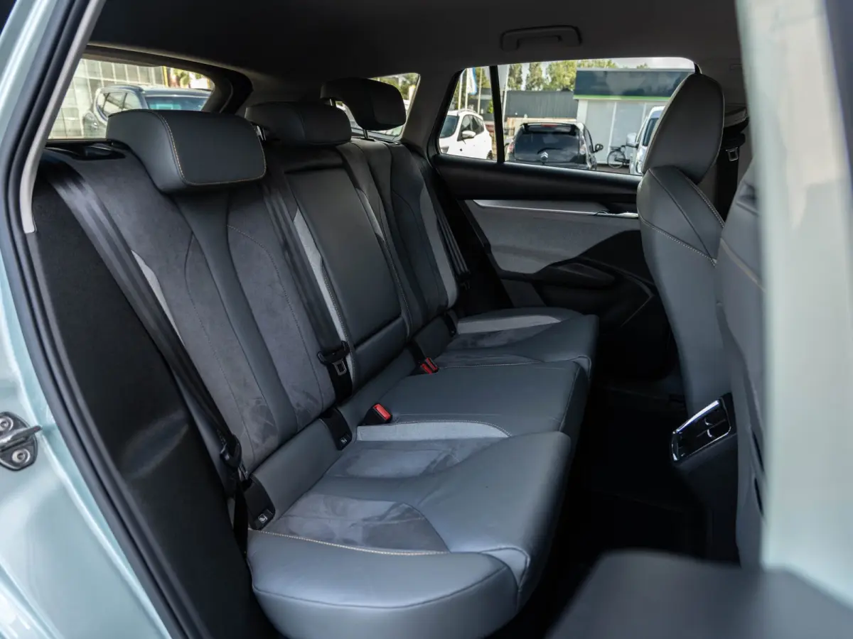 80 Business Edition | SOH 93% | WLTP 497KM | Surround View | Alcantara Pack | ACC