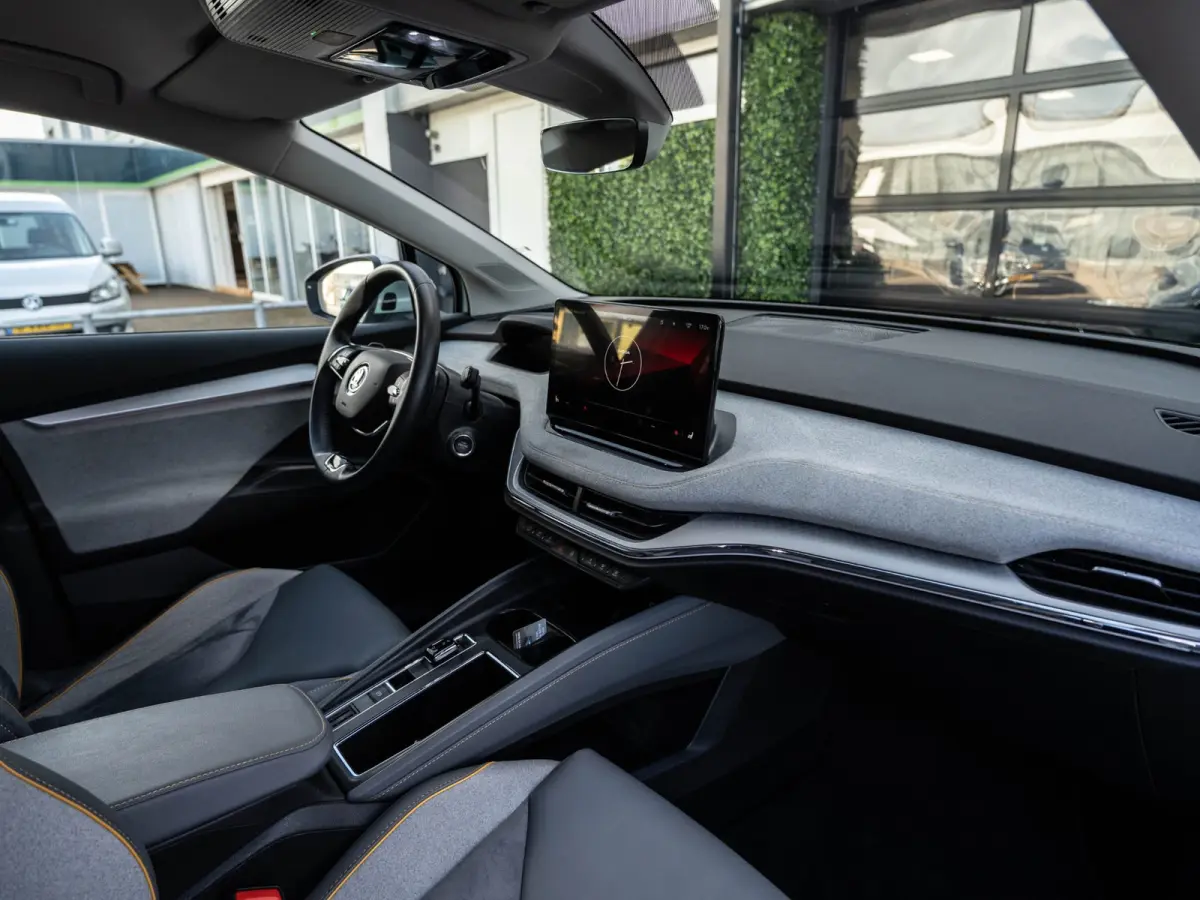 80 Business Edition | SOH 93% | WLTP 497KM | Surround View | Alcantara Pack | ACC