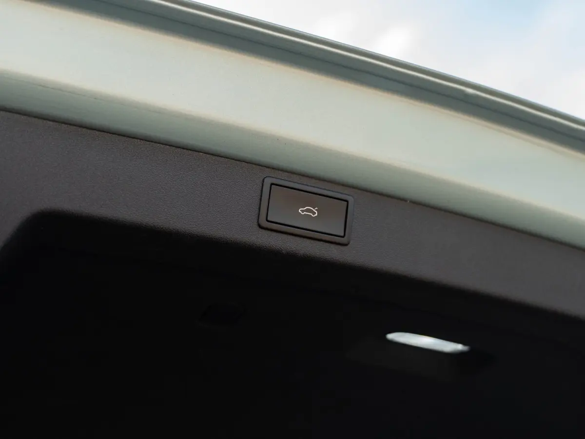 80 Business Edition | SOH 93% | WLTP 497KM | Surround View | Alcantara Pack | ACC