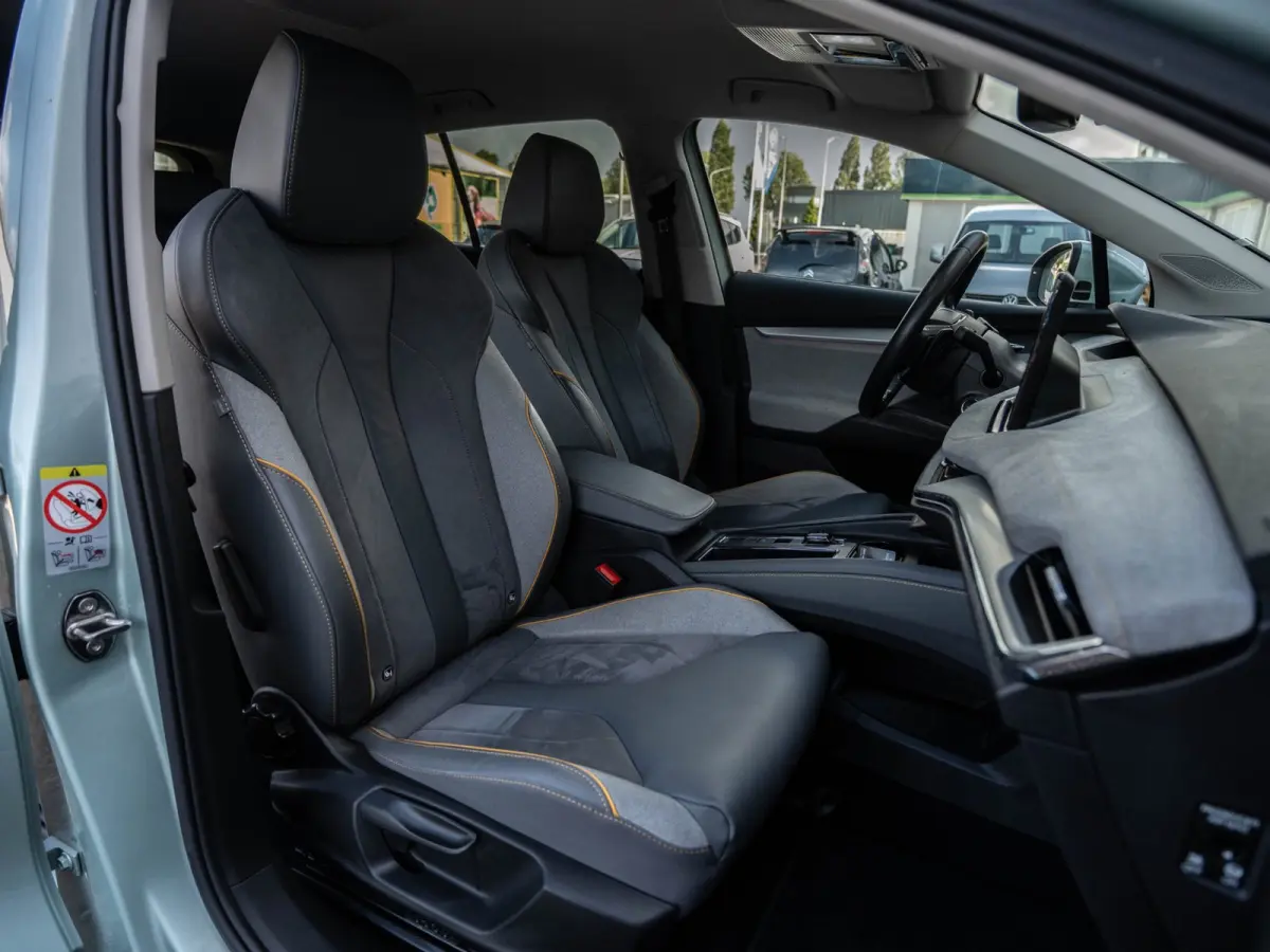 80 Business Edition | SOH 93% | WLTP 497KM | Surround View | Alcantara Pack | ACC