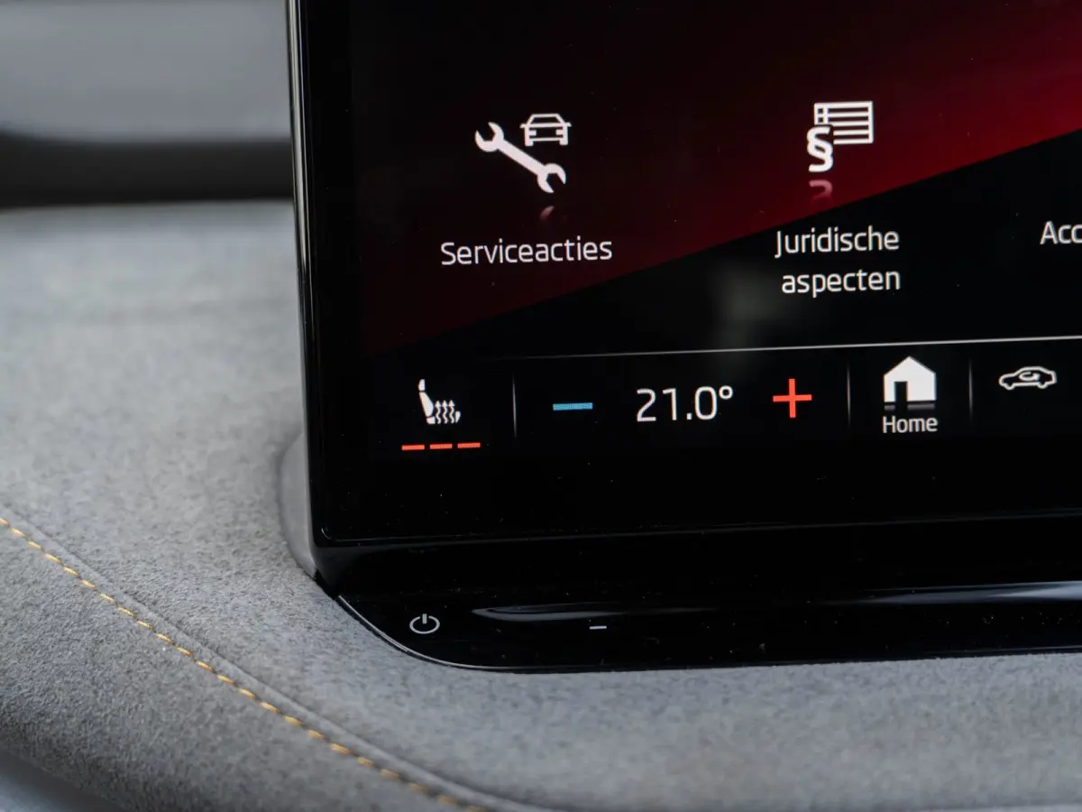 80 Business Edition | SOH 93% | WLTP 497KM | Surround View | Alcantara Pack | ACC