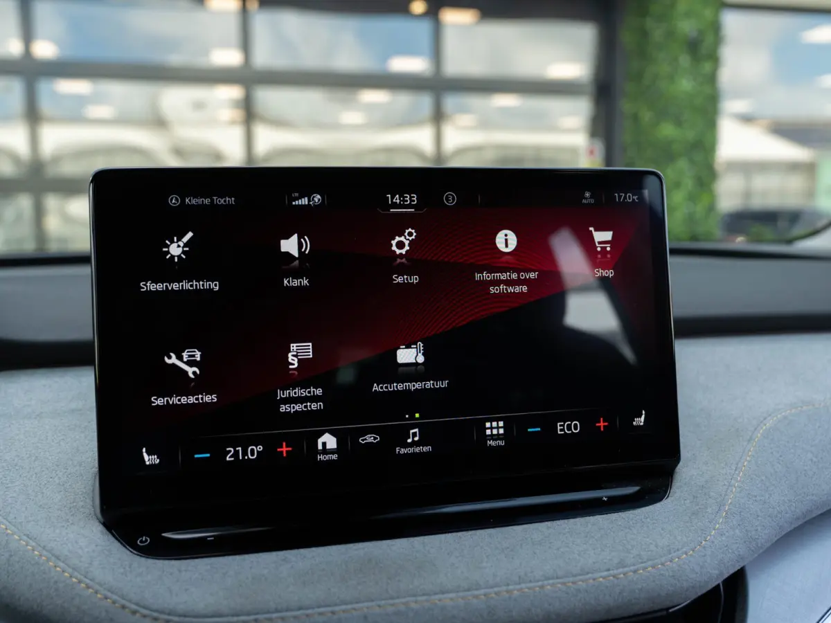 80 Business Edition | SOH 93% | WLTP 497KM | Surround View | Alcantara Pack | ACC