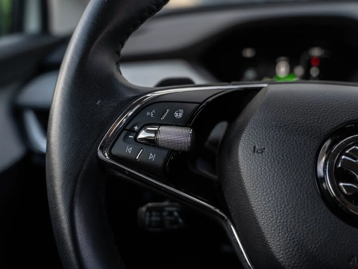 80 Business Edition | SOH 93% | WLTP 497KM | Surround View | Alcantara Pack | ACC