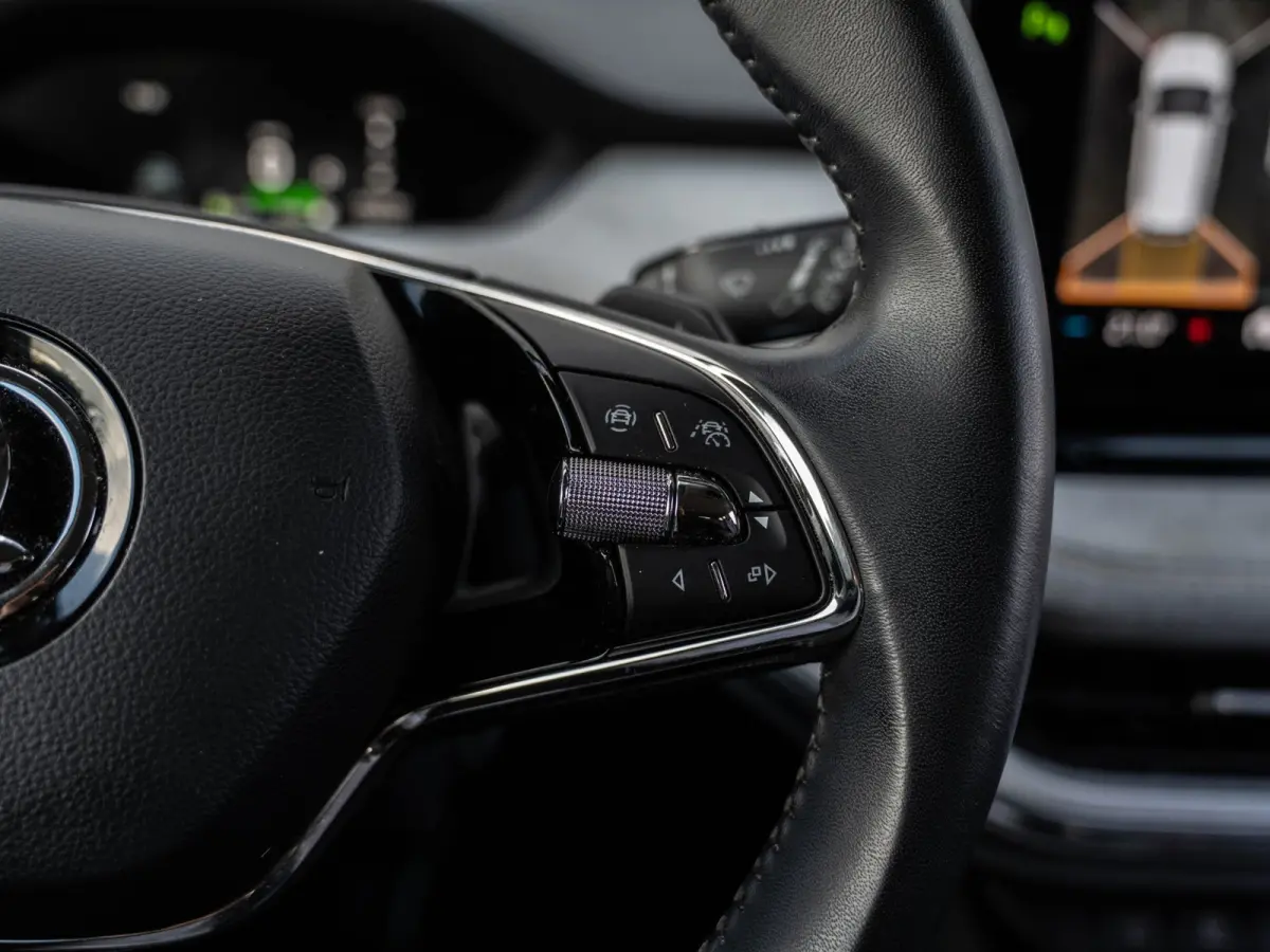 80 Business Edition | SOH 93% | WLTP 497KM | Surround View | Alcantara Pack | ACC