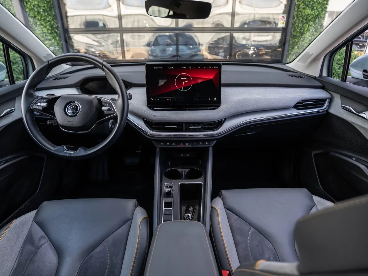 80 Business Edition | SOH 93% | WLTP 497KM | Surround View | Alcantara Pack | ACC