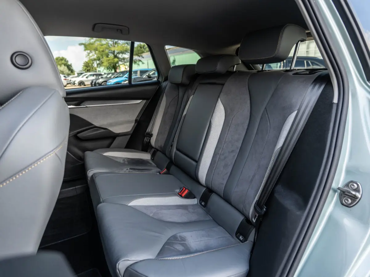 80 Business Edition | SOH 93% | WLTP 497KM | Surround View | Alcantara Pack | ACC