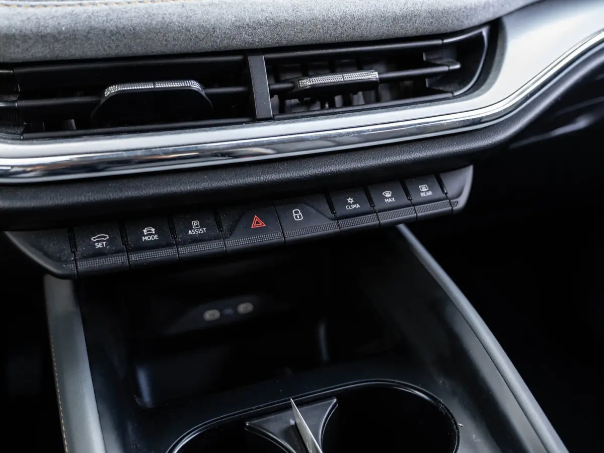 80 Business Edition | SOH 93% | WLTP 497KM | Surround View | Alcantara Pack | ACC