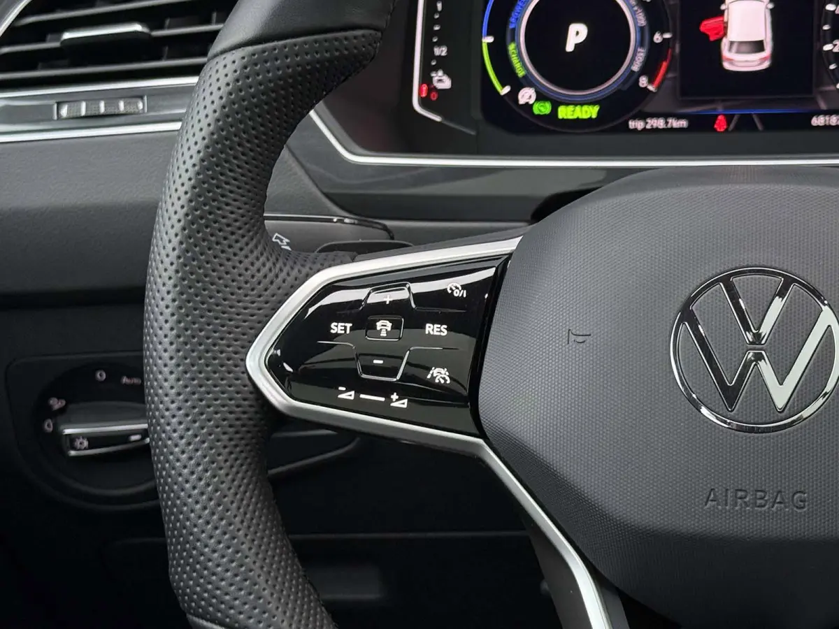 1.4 TSI eHybrid R-Line Business+