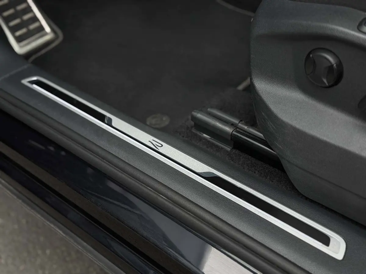 1.4 TSI eHybrid R-Line Business+