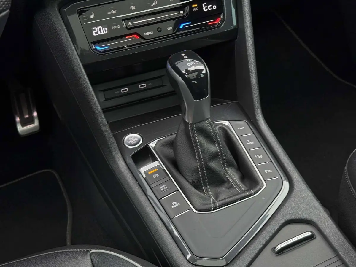 1.4 TSI eHybrid R-Line Business+