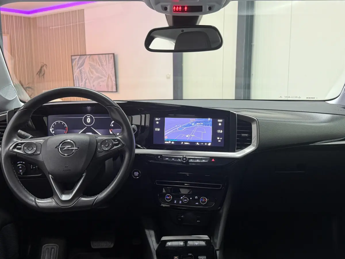 Elegance Automaat 130pk | 360° Camera |Navigatie| LED | Lane Assist | Sportpakket