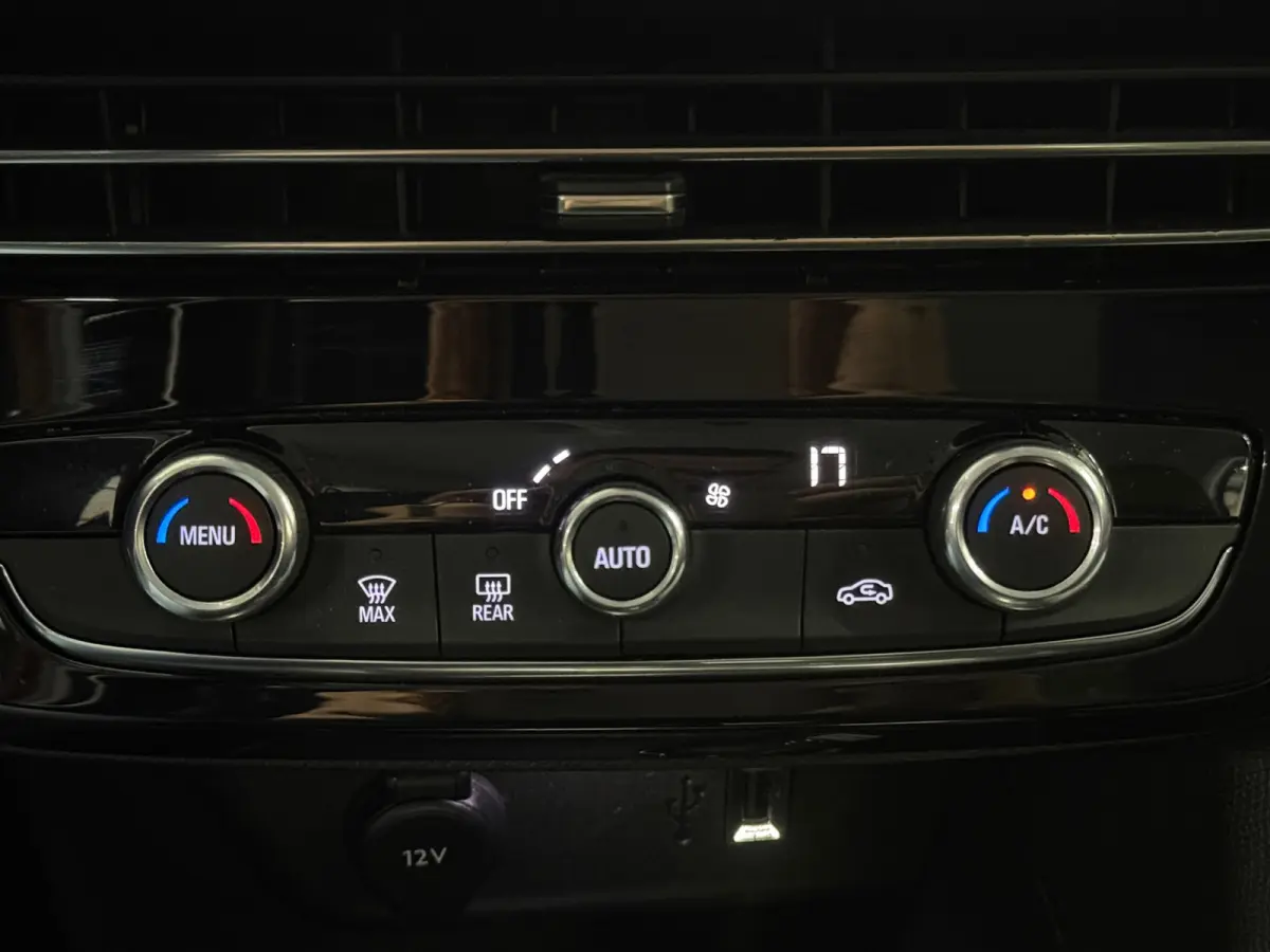Elegance Automaat 130pk | 360° Camera |Navigatie| LED | Lane Assist | Sportpakket