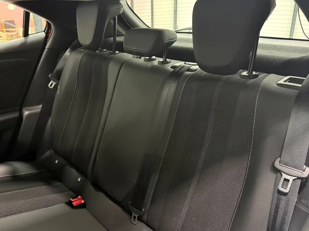 Elegance Automaat 130pk | 360° Camera |Navigatie| LED | Lane Assist | Sportpakket