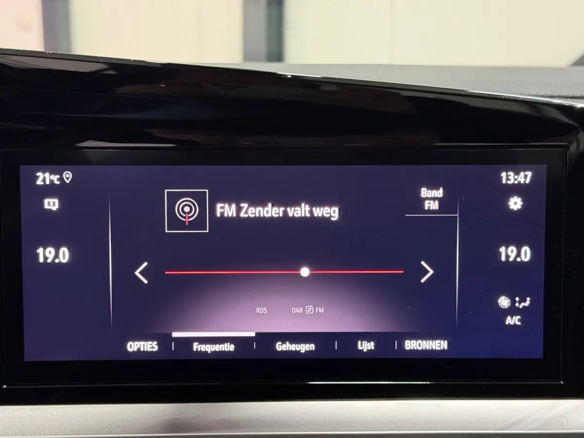 Elegance Automaat 130pk | 360° Camera |Navigatie| LED | Lane Assist | Sportpakket
