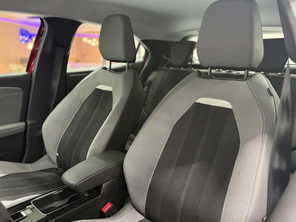 Elegance Automaat 130pk | 360° Camera |Navigatie| LED | Lane Assist | Sportpakket
