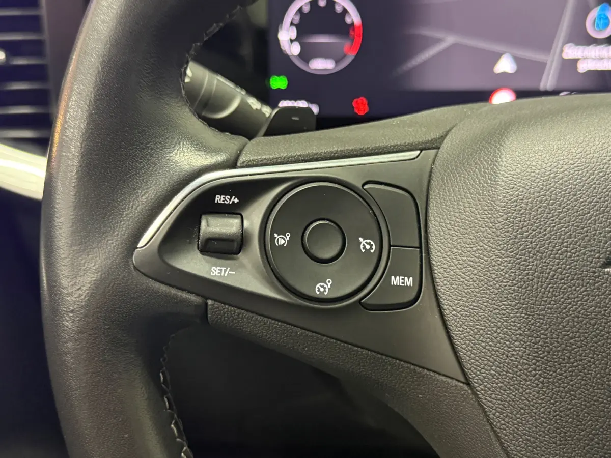Elegance Automaat 130pk | 360° Camera |Navigatie| LED | Lane Assist | Sportpakket