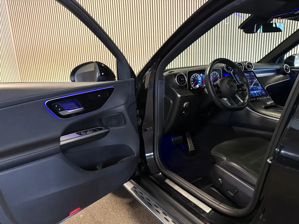 200 4-Matic AMG STYLING-PANORAMADAK-TREKHAAK-CAMERA-APPLE CARPLAY-COMPLEET