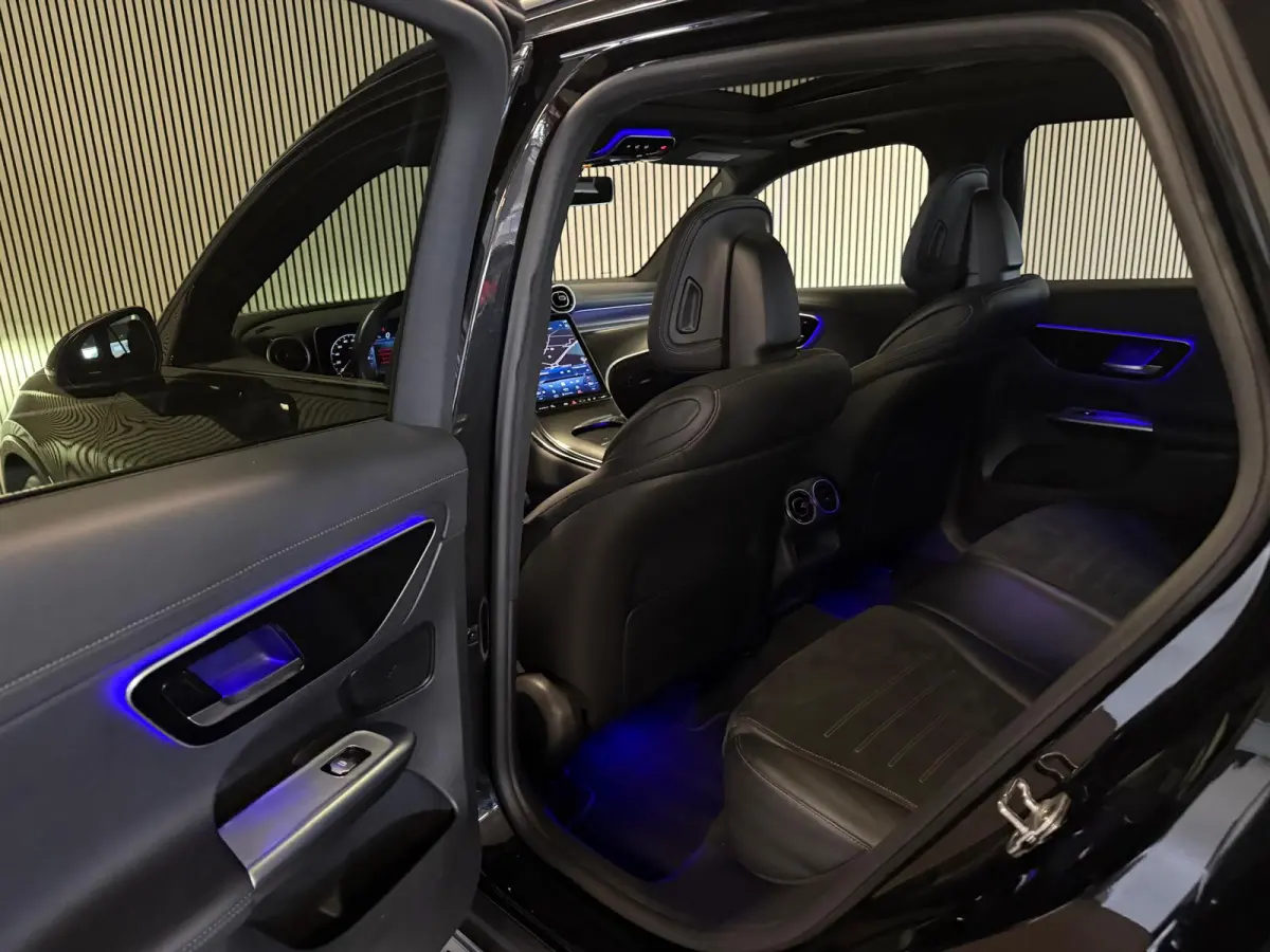 200 4-Matic AMG STYLING-PANORAMADAK-TREKHAAK-CAMERA-APPLE CARPLAY-COMPLEET
