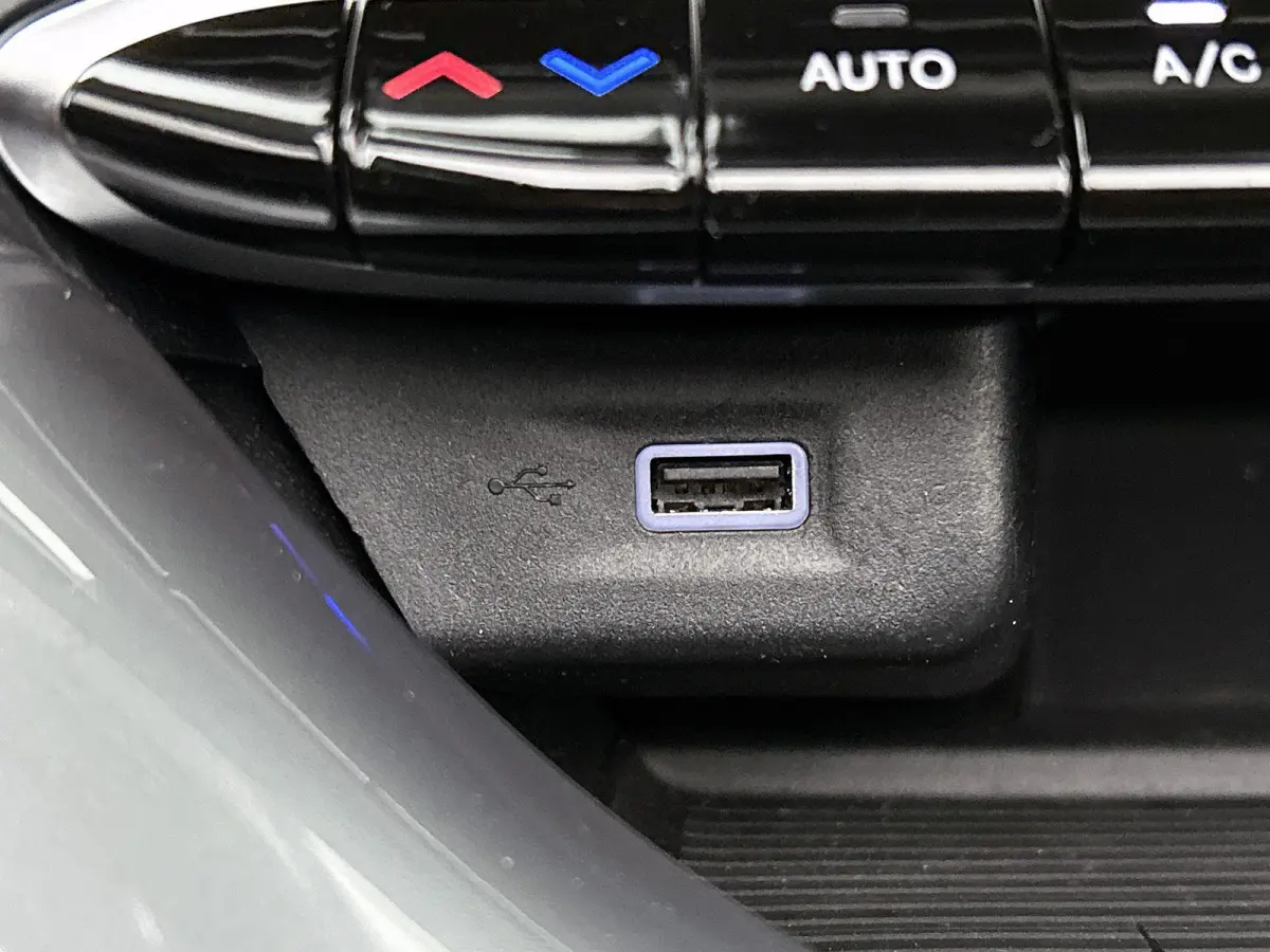 118pk Icon 42 kWh Automaat | Apple Carplay/Android Auto | ACCU 95% | Climate Control | Cruise Control | Camera | Parkeersensoren V+A | 16"LMV | LED |