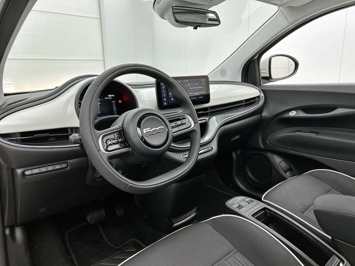118pk Icon 42 kWh Automaat | Apple Carplay/Android Auto | ACCU 95% | Climate Control | Cruise Control | Camera | Parkeersensoren V+A | 16"LMV | LED |