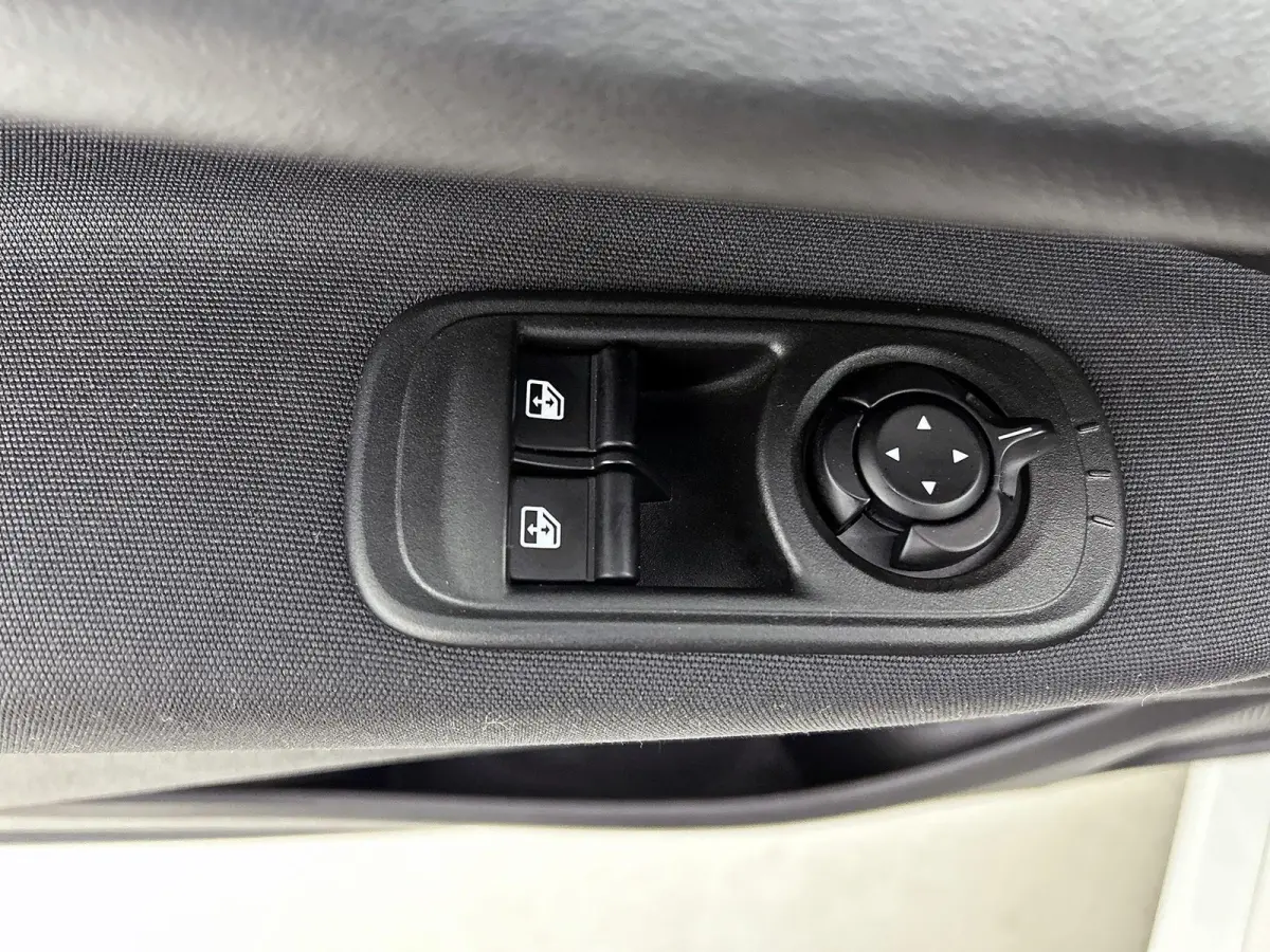 118pk Icon 42 kWh Automaat | Apple Carplay/Android Auto | ACCU 95% | Climate Control | Cruise Control | Camera | Parkeersensoren V+A | 16"LMV | LED |
