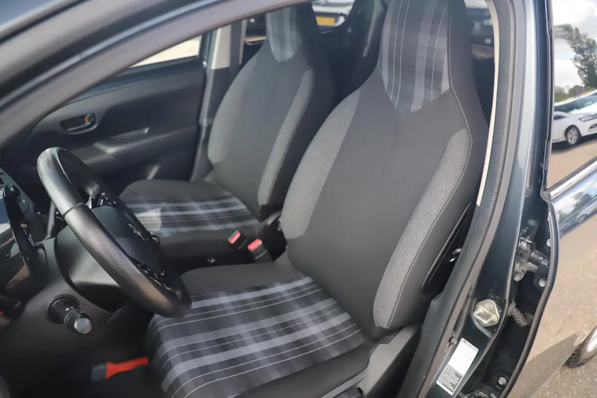 1.0 e-VTi Active Airco Radio Bluetooth Donkere Ramen Elektrische Ramen