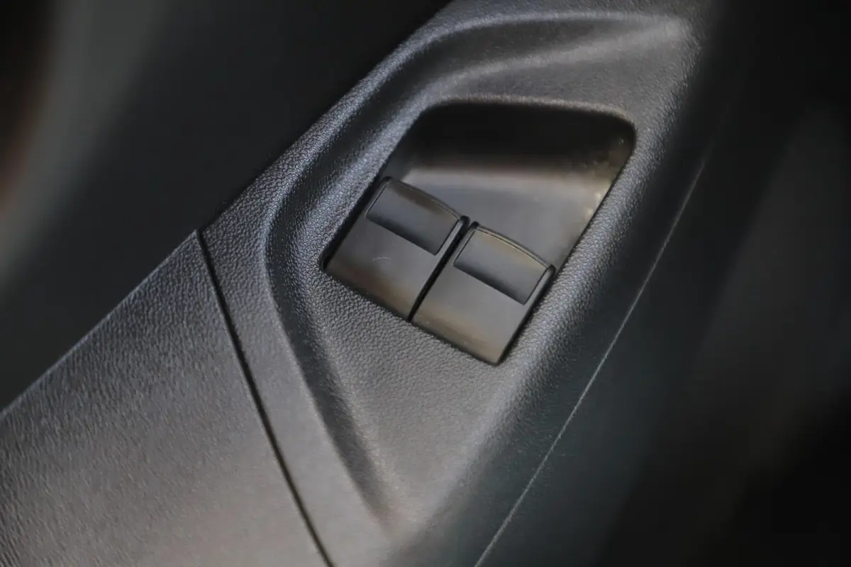 1.0 e-VTi Active Airco Radio Bluetooth Donkere Ramen Elektrische Ramen