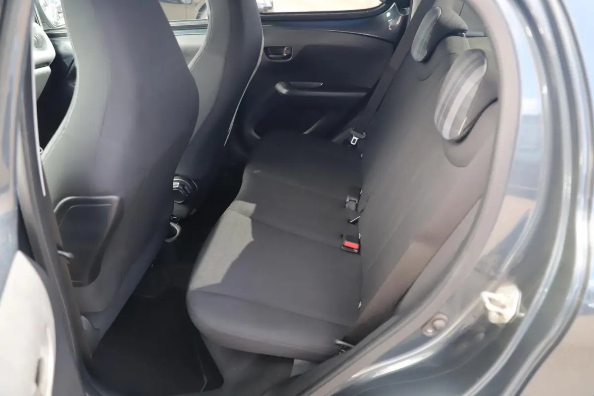 1.0 e-VTi Active Airco Radio Bluetooth Donkere Ramen Elektrische Ramen