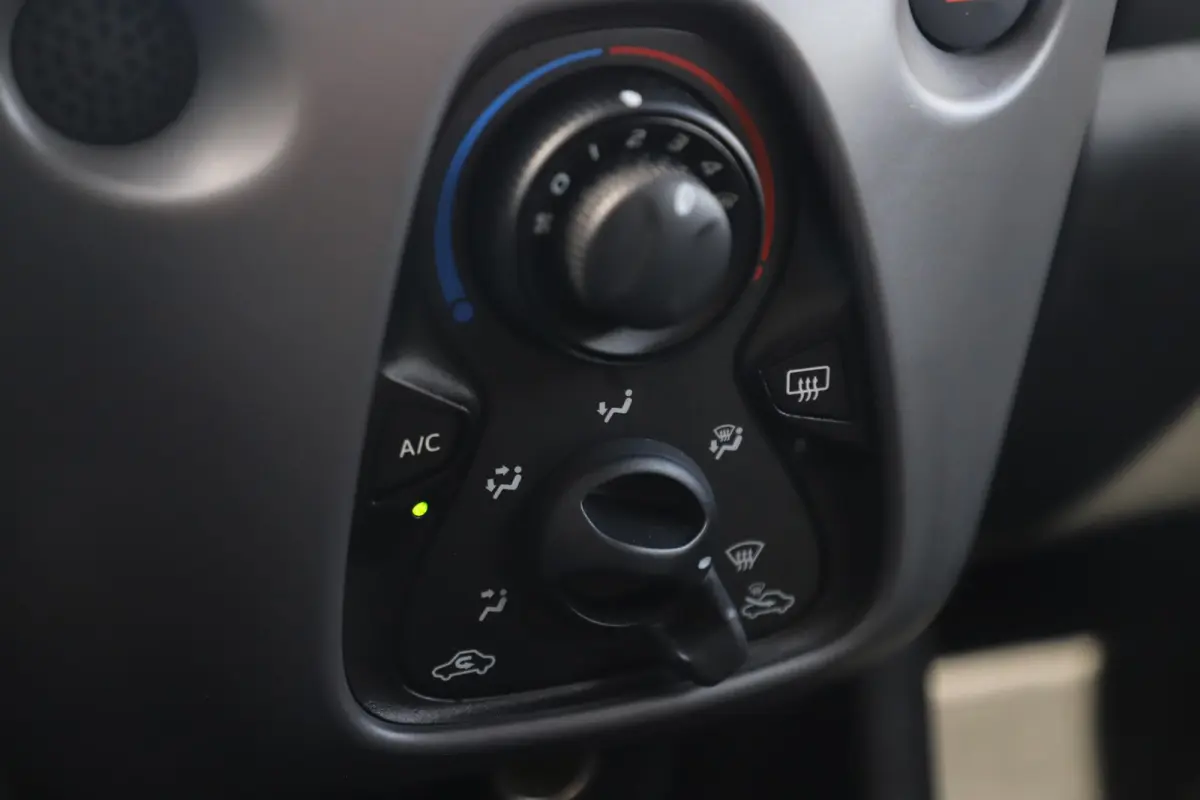 1.0 e-VTi Active Airco Radio Bluetooth Donkere Ramen Elektrische Ramen