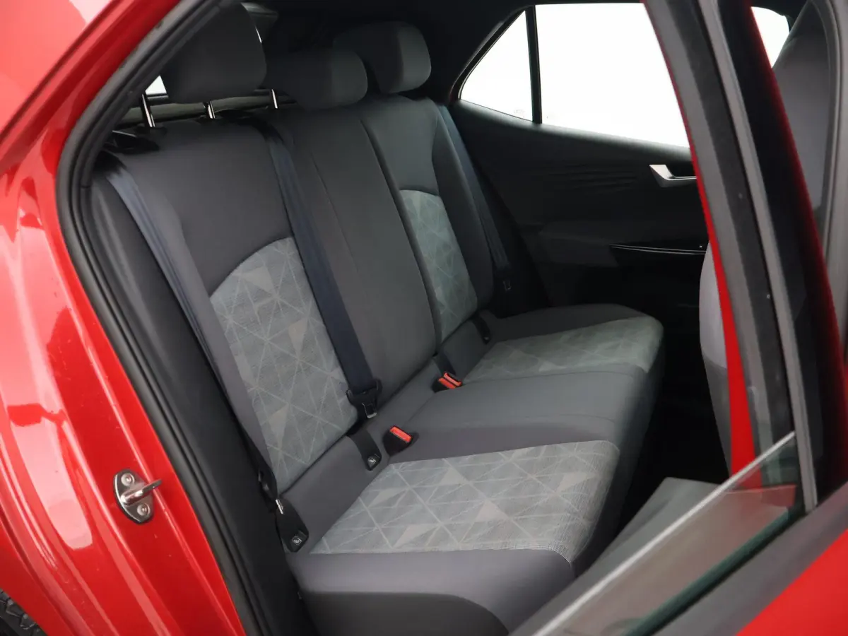 PRO 58 KWH + SFEERVERLICHTING | HEAD-UP | ADAPTIVE CRUISE | 18 INCH | STOELVERW. | CARPLAY
