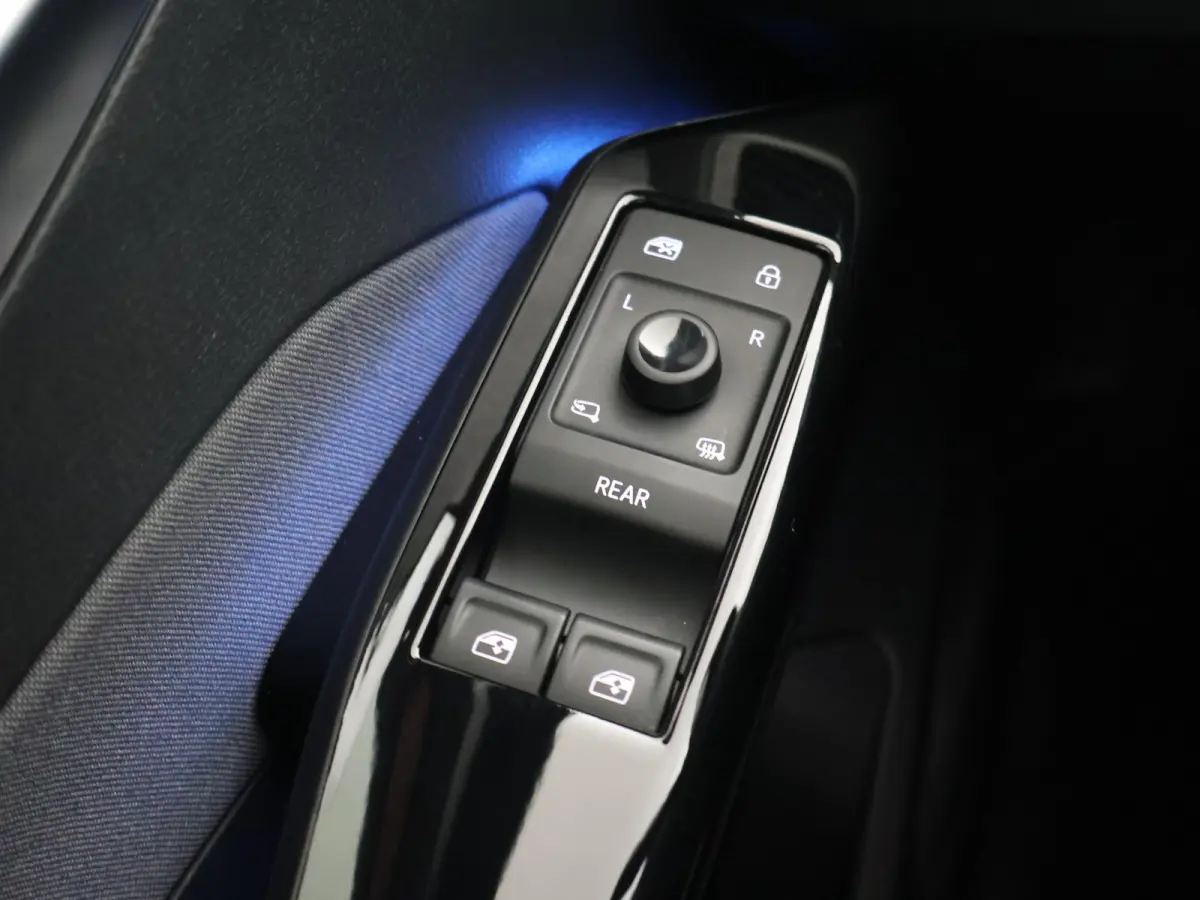 PRO 58 KWH + SFEERVERLICHTING | HEAD-UP | ADAPTIVE CRUISE | 18 INCH | STOELVERW. | CARPLAY