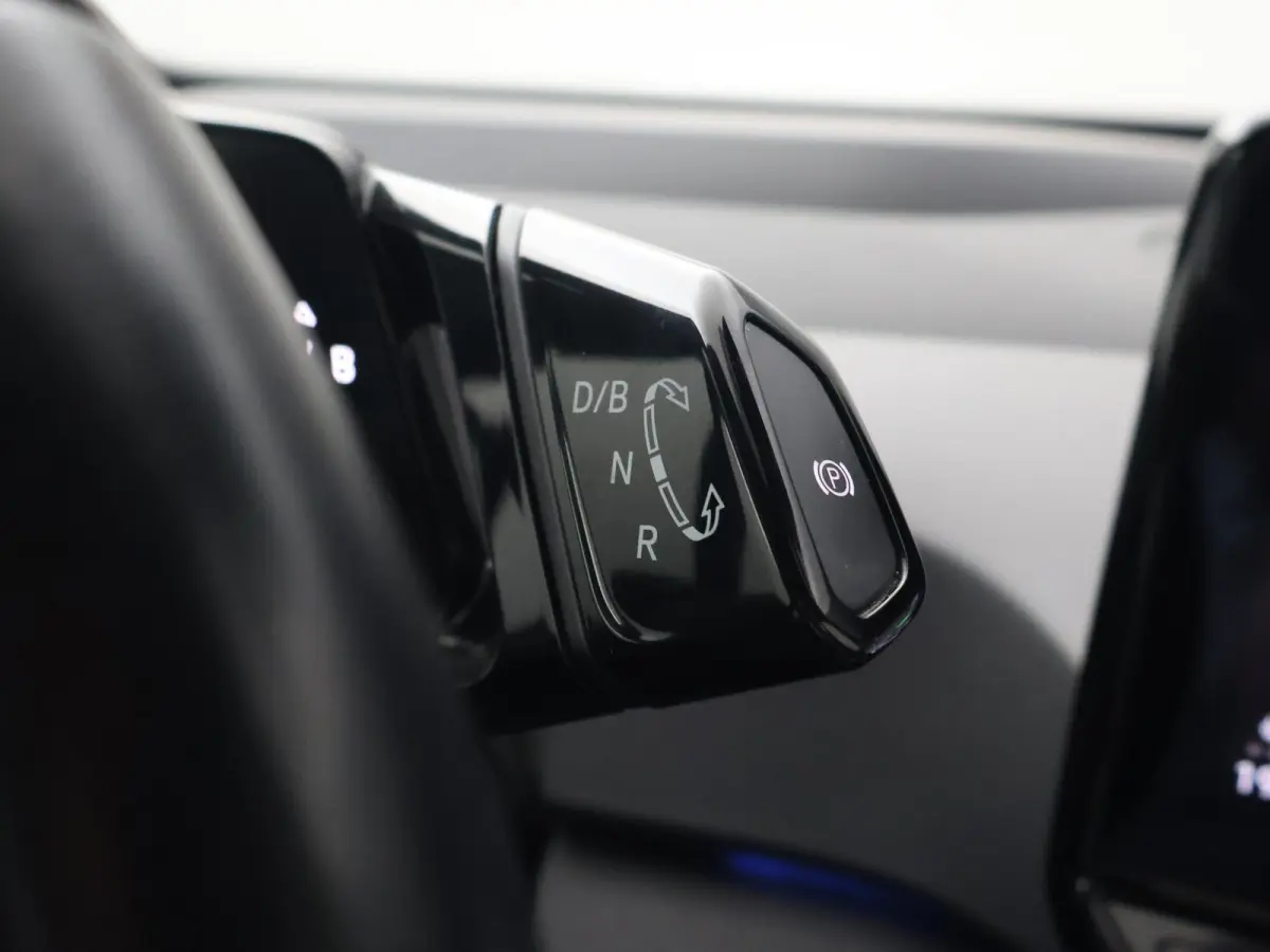 PRO 58 KWH + SFEERVERLICHTING | HEAD-UP | ADAPTIVE CRUISE | 18 INCH | STOELVERW. | CARPLAY