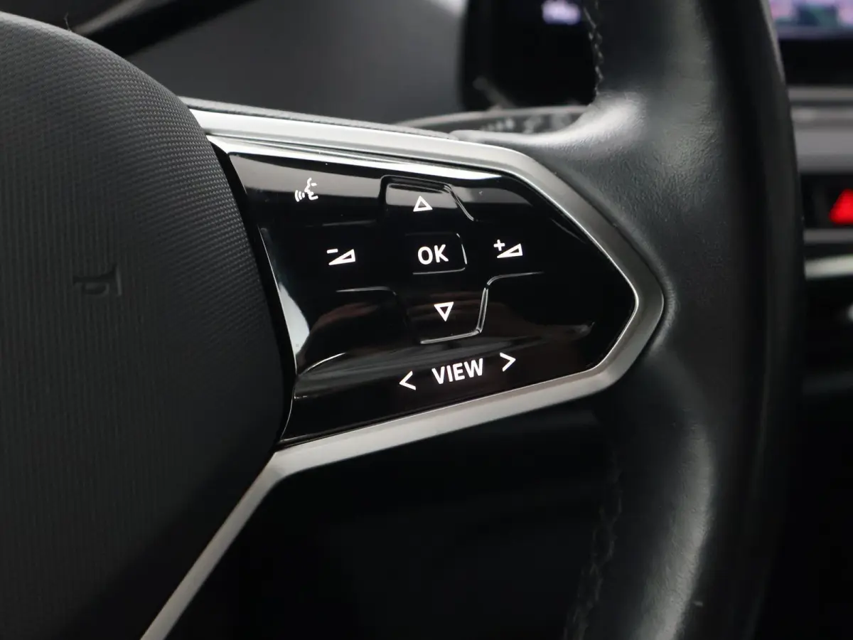 PRO 58 KWH + SFEERVERLICHTING | HEAD-UP | ADAPTIVE CRUISE | 18 INCH | STOELVERW. | CARPLAY