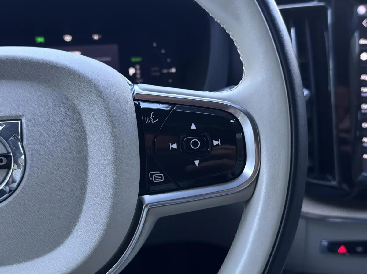 2.0 T6 Plug-in hybrid AWD Camera, Carplay, Navi..