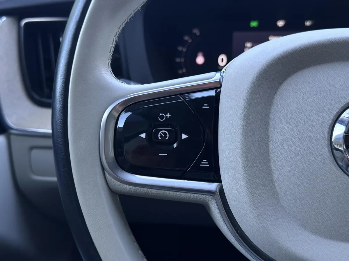 2.0 T6 Plug-in hybrid AWD Camera, Carplay, Navi..