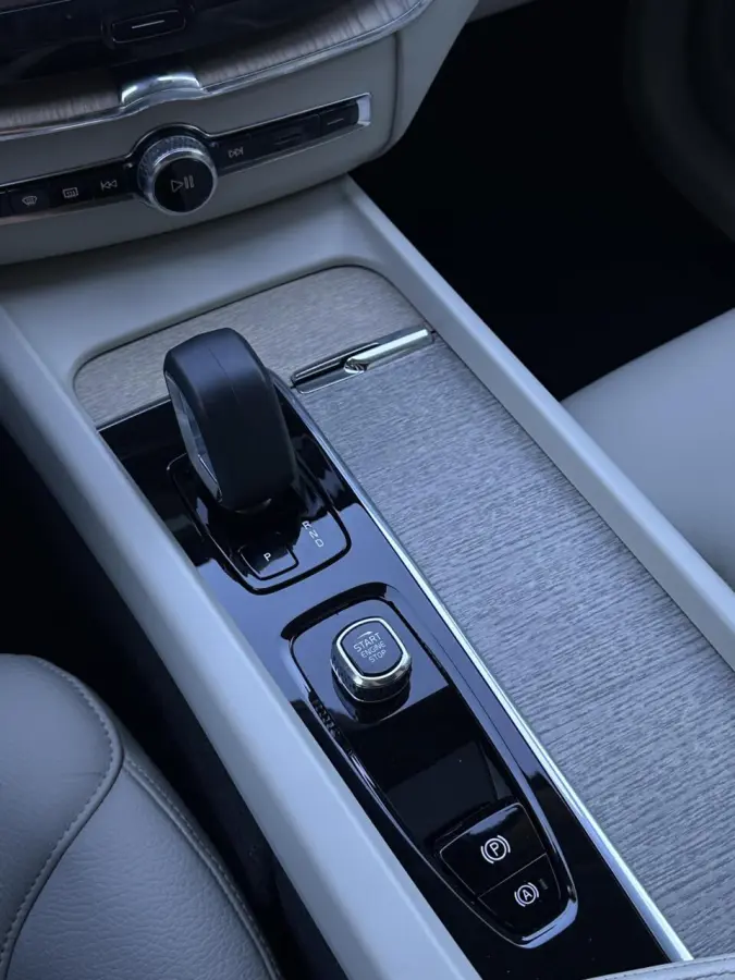 2.0 T6 Plug-in hybrid AWD Camera, Carplay, Navi..