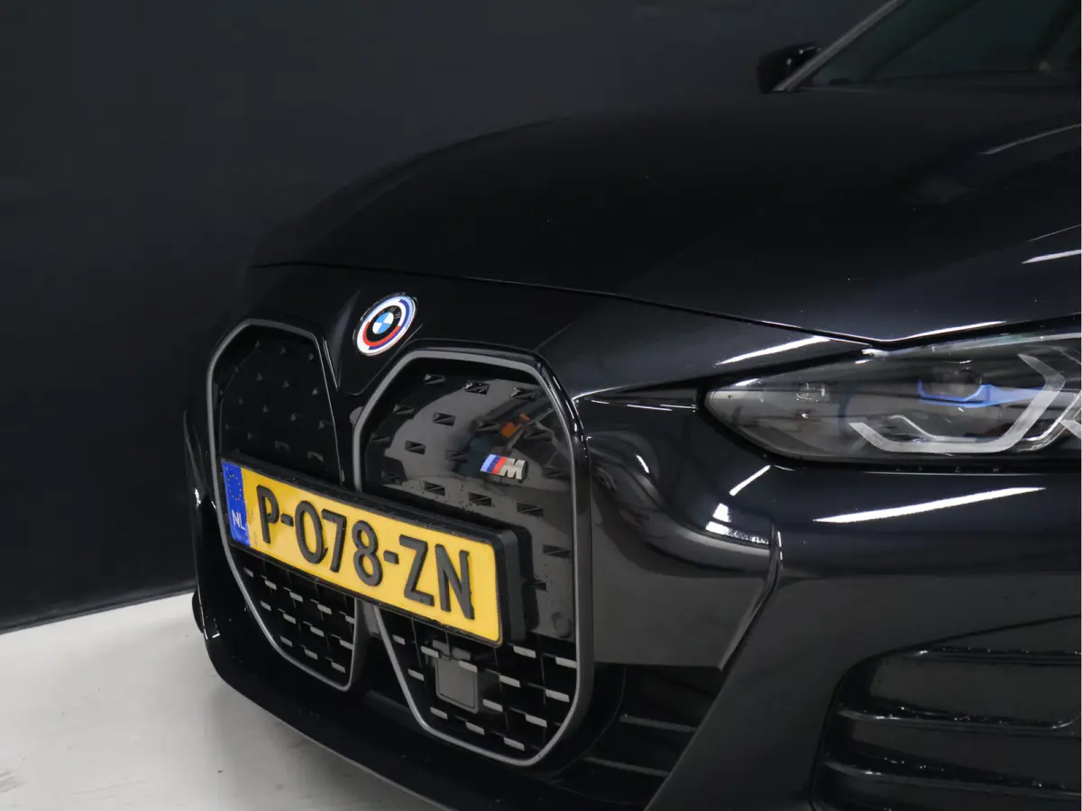 M50 High Executive 84 kWh [SCHUIFKANTELDAK, HARMAN/KARDON, APPLE CARPLAY, ANDROID, CRUISE CONTROL, STOELVERWARMING, MEMORY SEATS, HEAD UP DISPLAY,  DIGITAL DASH, CAMERA, PDC 360, LEDER, SFEE
