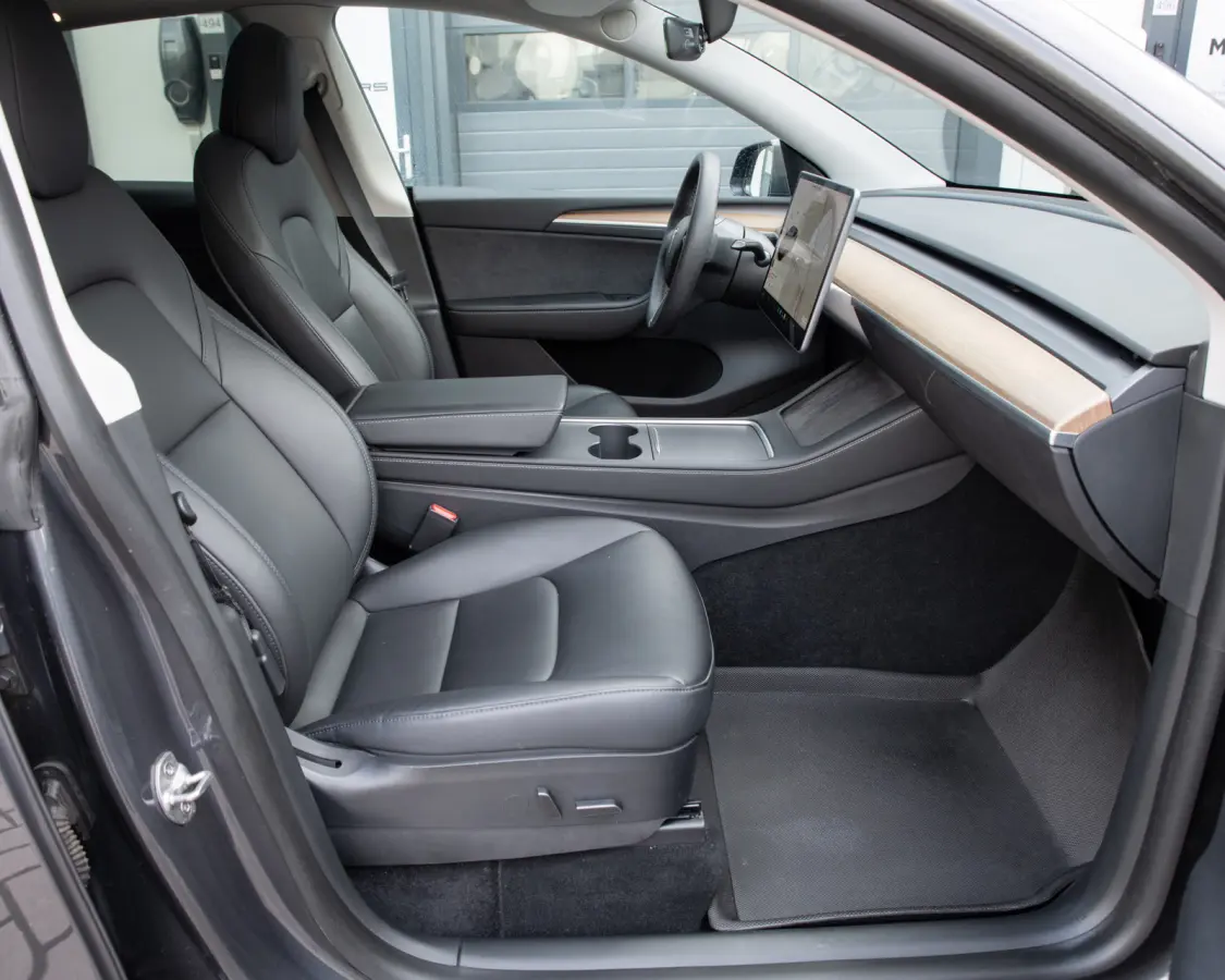 Long Range Dual Motor AWD 75 kWh 20INCH, PANODAK, BTW AUTO, LAGE KMSTAND