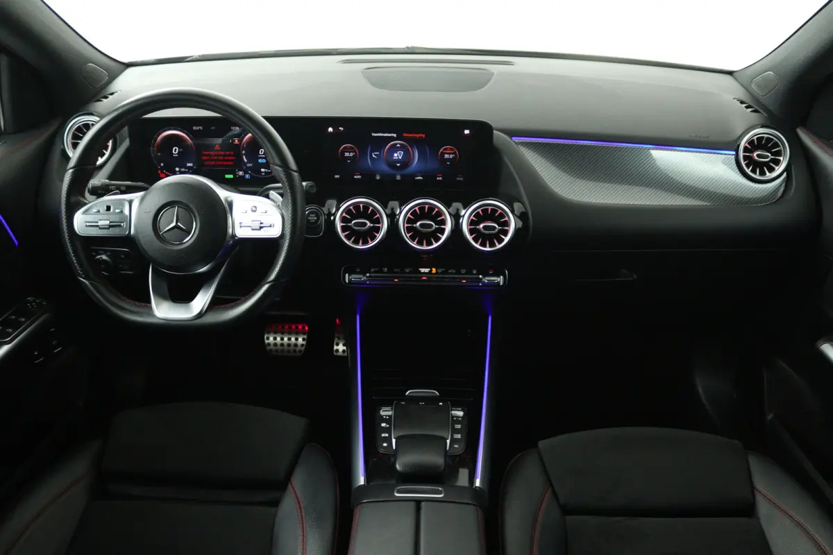 250 e Progressive (SFEERVERLICHTING, STOELVERWARMING, NAVIGATIE, PARKEERSENSOREN)
