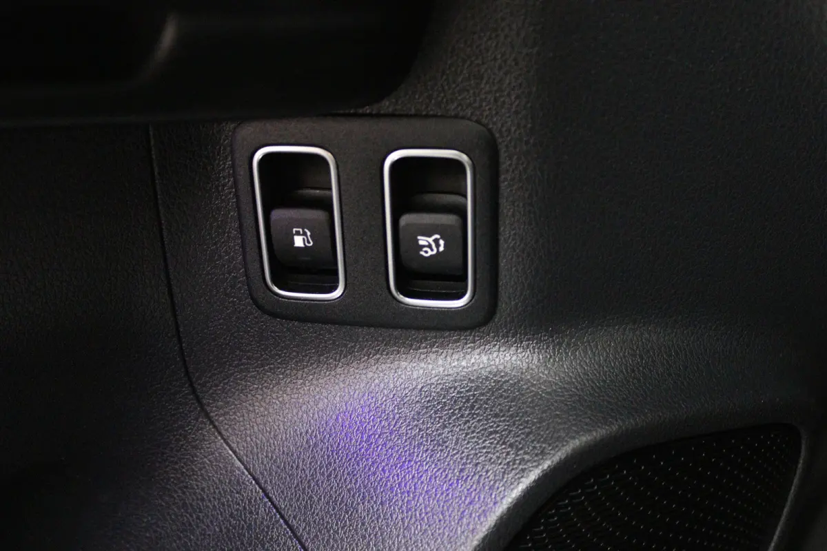 250 e Progressive (SFEERVERLICHTING, STOELVERWARMING, NAVIGATIE, PARKEERSENSOREN)