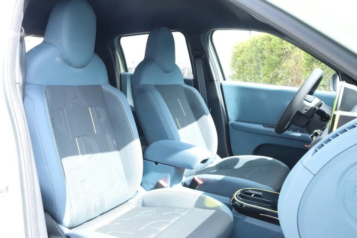 Icon | 10,25" touchscreen radio met Bluetooth, DAB & USB | Airconditioning handmatig | Cruise Control incl. speed limiter