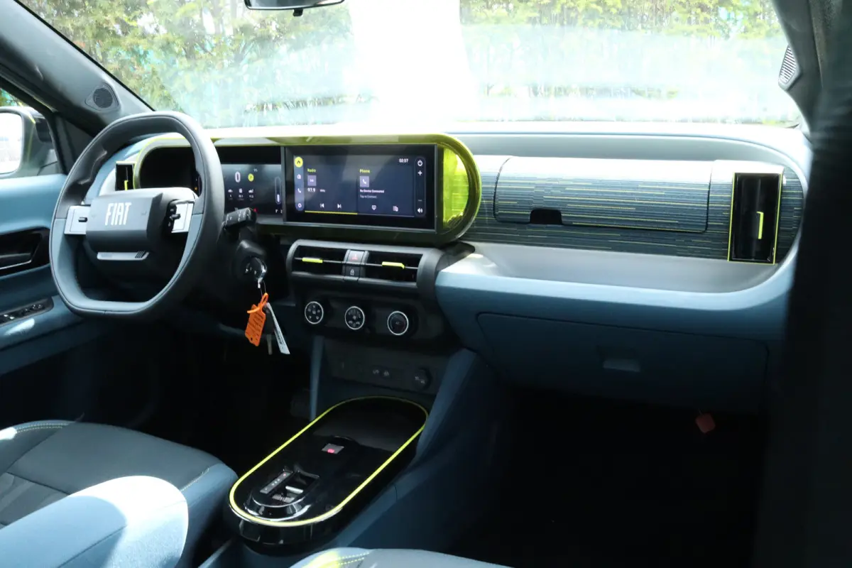 Icon | 10,25" touchscreen radio met Bluetooth, DAB & USB | Airconditioning handmatig | Cruise Control incl. speed limiter