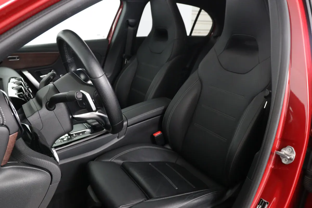 250 e AMG Line | Open Dak | Sfeerverlichting | Trekhaak | Leder | Sportstoelen | 360 Camera | Clima | Cruise Adaptive | LED | Stoelverwarming