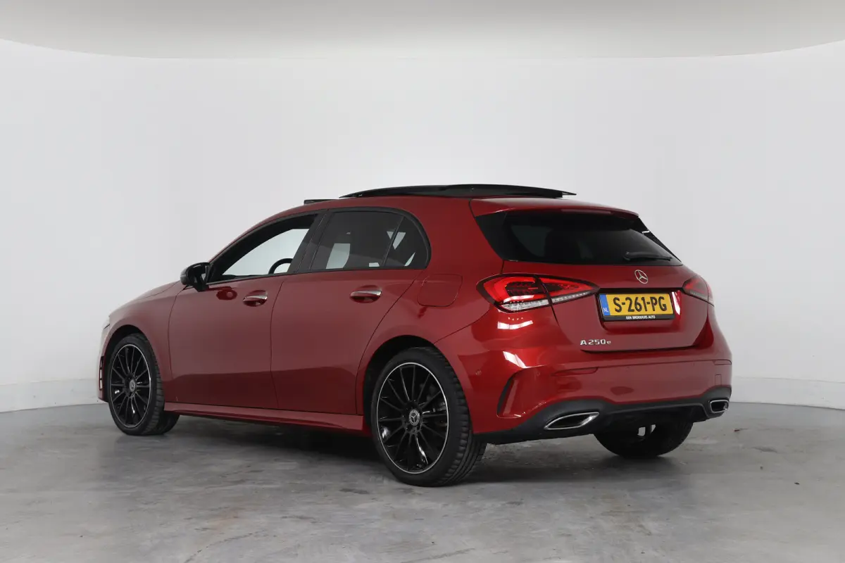 250 e AMG Line | Open Dak | Sfeerverlichting | Trekhaak | Leder | Sportstoelen | 360 Camera | Clima | Cruise Adaptive | LED | Stoelverwarming