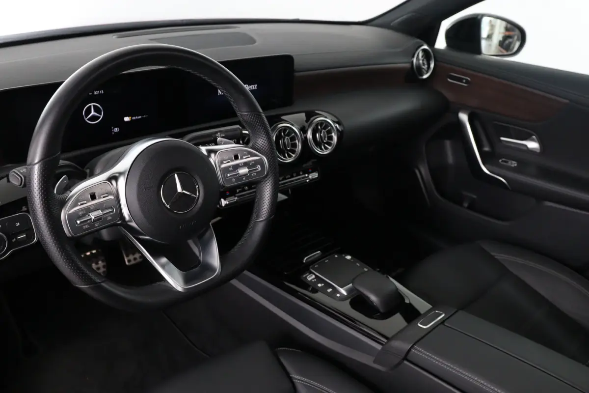 250 e AMG Line | Open Dak | Sfeerverlichting | Trekhaak | Leder | Sportstoelen | 360 Camera | Clima | Cruise Adaptive | LED | Stoelverwarming