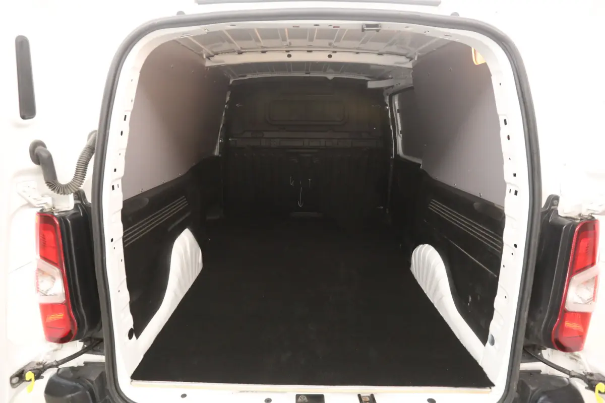 1.5D L2H1 130PK | Automaat | Airco | Cruise | Carplay | Parkeersens.