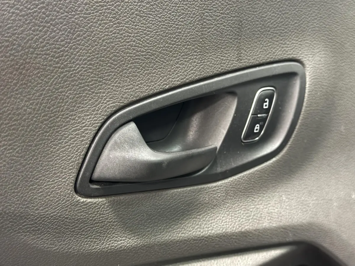 350 2.0 TDCI L3H2 Dubbele Cabine Trend Airco Cruise Control Trekhaak Parkeersensoren