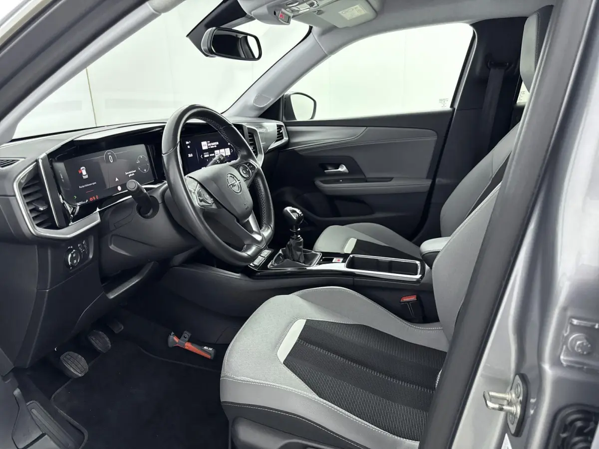 100pk Elegance | Navigatie | Camera | Lichtmetalen velgen | Climate control |