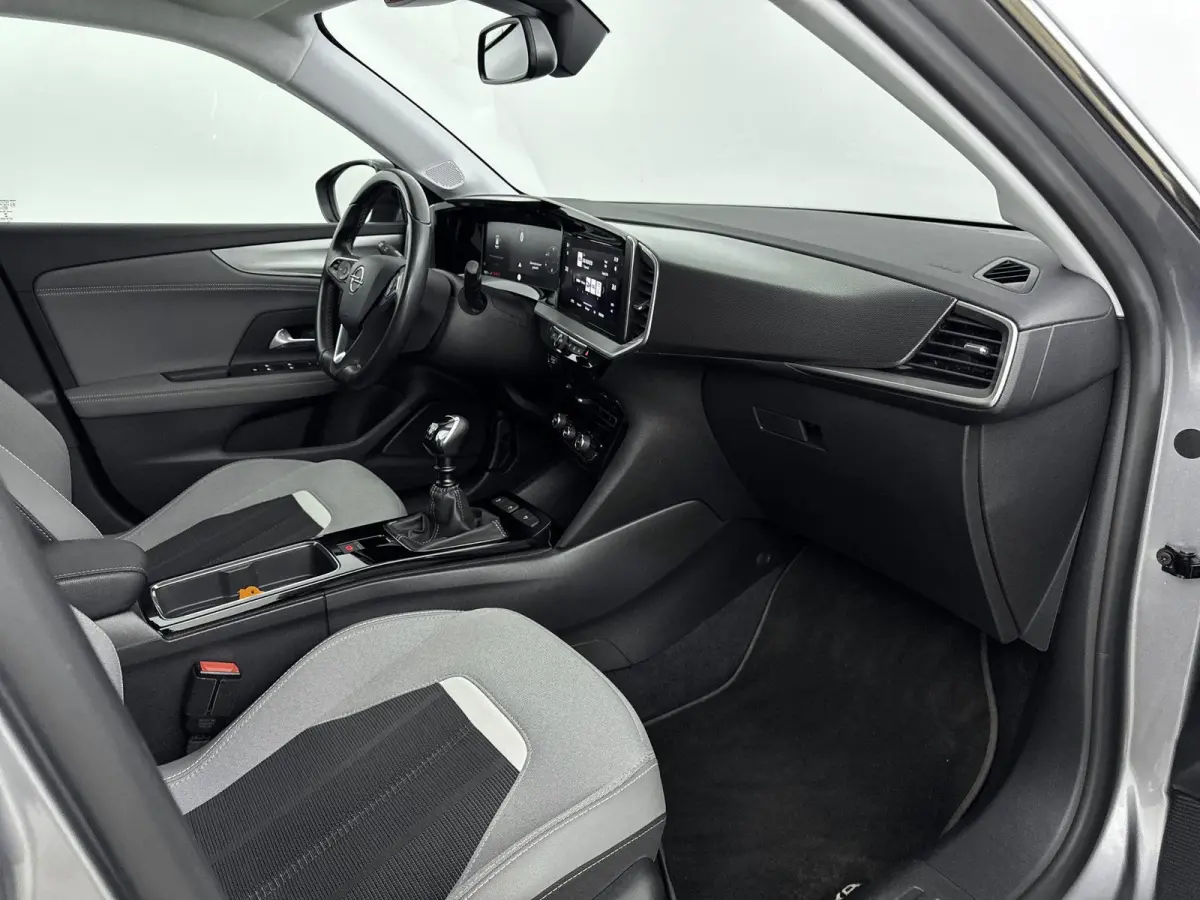 100pk Elegance | Navigatie | Camera | Lichtmetalen velgen | Climate control |