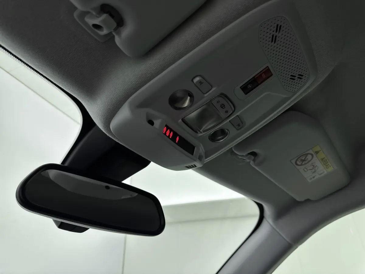 100pk Elegance | Navigatie | Camera | Lichtmetalen velgen | Climate control |